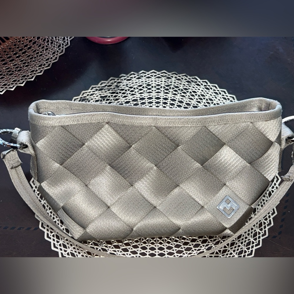 Chic Woven Shoulder Bag in Silver